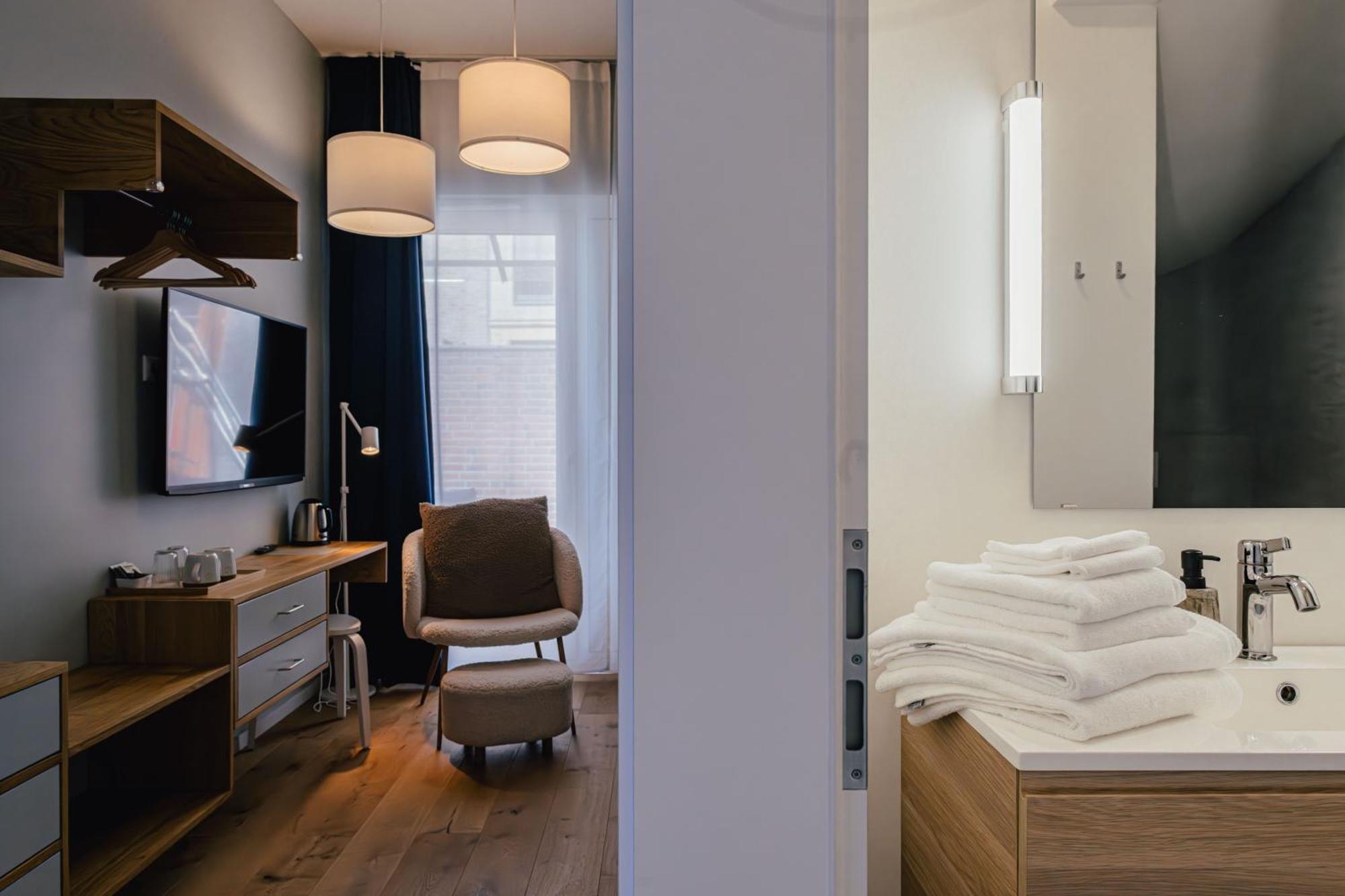 The Layhead Hotel *